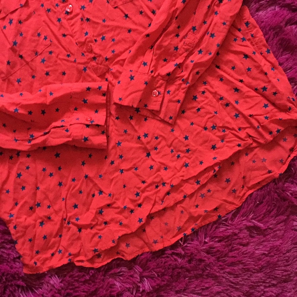 Old Navy red starry semi-button down top 💫 - Picture 3 of 12
